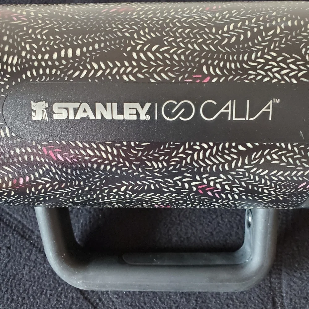 Stanley Calia Black Serpent 40 Oz. The Flowstate Quencher H2.0 Tumbler New - Picture 2 of 12
